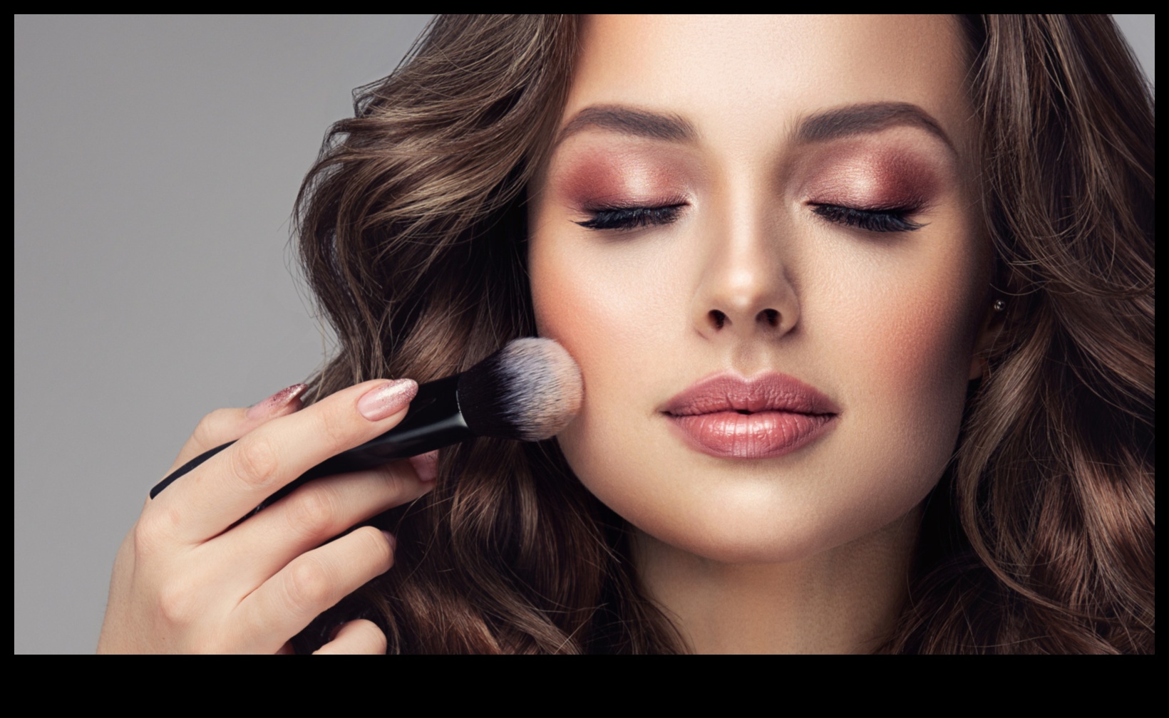 Fundație pentru toate anotimpurile: adaptarea rutinei de machiaj la schimbările vremii