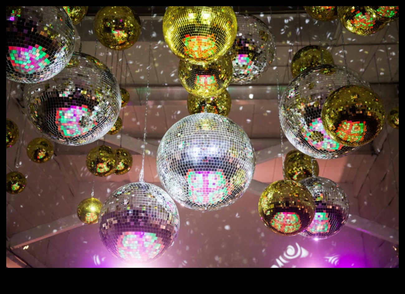 Dărâmați culoarele timpului cu cadouri de inspirație retro pentru o zi de naștere nostalgică 3 Reminiscență retro: cadouri de inspirație vintage pentru o zi de naștere nostalgică