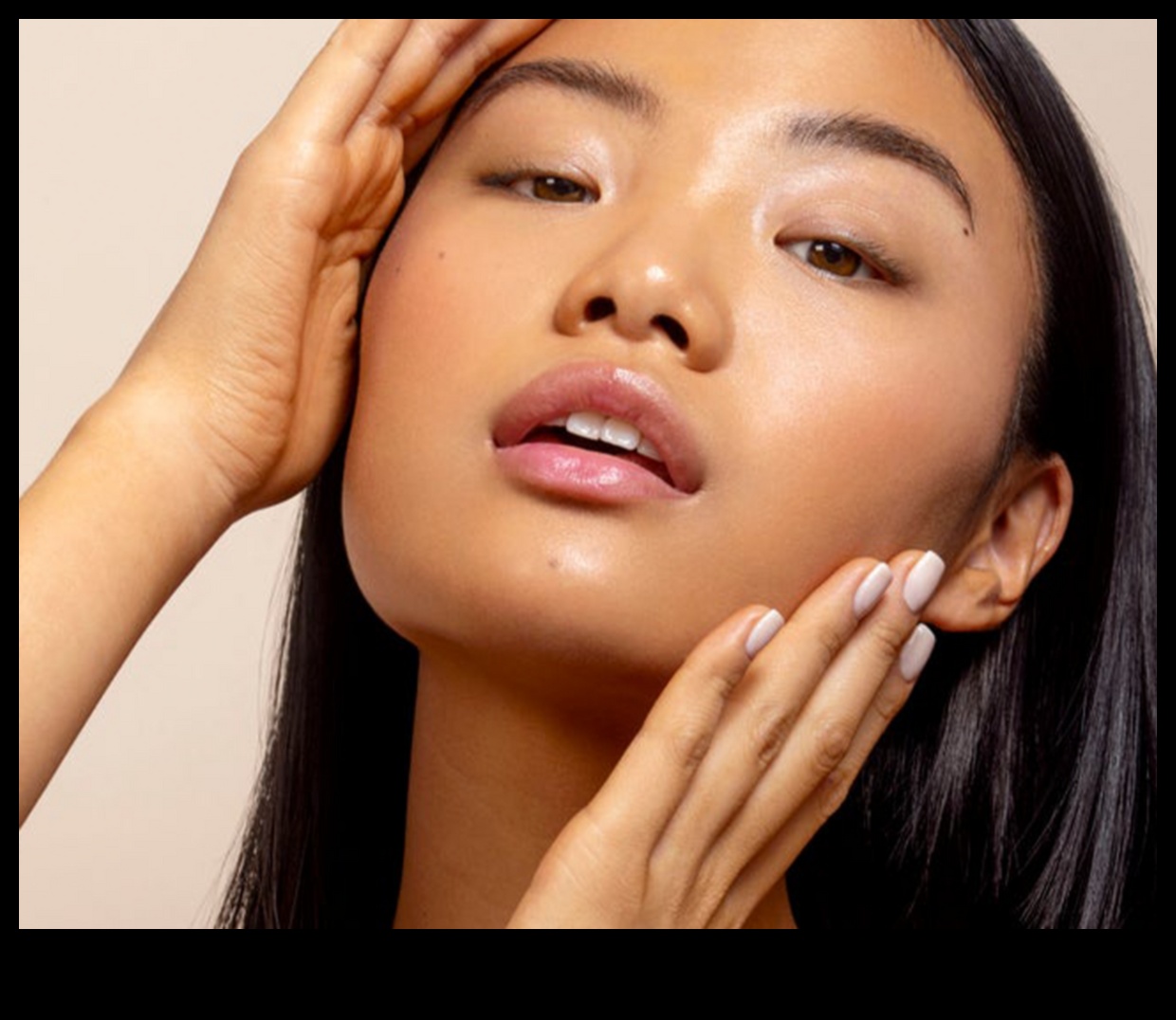 Strălucire fără efort: obținerea unui ten strălucitor cu machiaj natural
