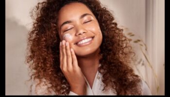 Ritualuri zilnice de îngrijire a pielii: obiceiuri transformatoare pentru o piele sănătoasă și frumoasă