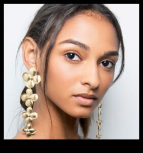 The Foundation of Youth: Sfaturi de machiaj pentru un aspect tineresc