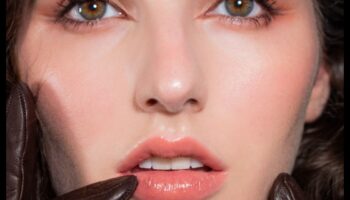 Machiaj plin de farmec pentru întoarcerea la școală: obținerea frumuseții fără efort pentru studenți