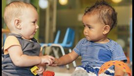 Fluttering Friends: Conexiuni sociale pentru dezvoltarea sănătoasă a bebelușului