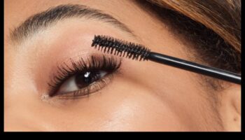 Rimel și evidențiere: Îmbunătățiți-vă caracteristicile cu precizie