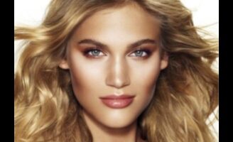 Zeița de aur: explorarea stilurilor de evidențiere la modă